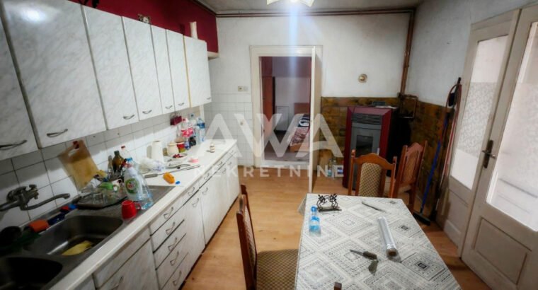 Bezdan, centar – kuća 249m², plac 682m², može kao dva stana