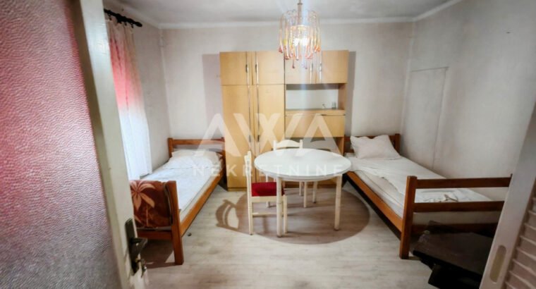 Bezdan, centar – kuća 249m², plac 682m², može kao dva stana