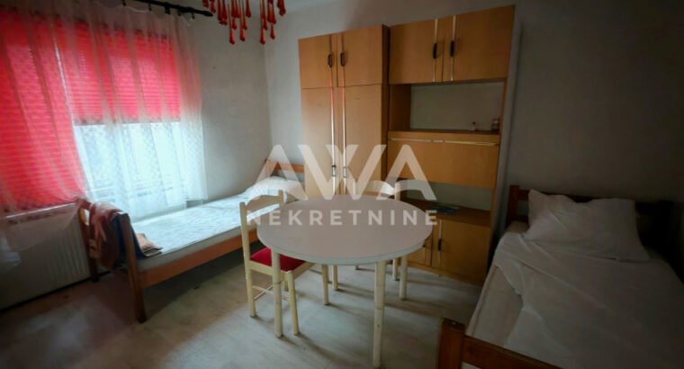 Bezdan, centar – kuća 249m², plac 682m², može kao dva stana