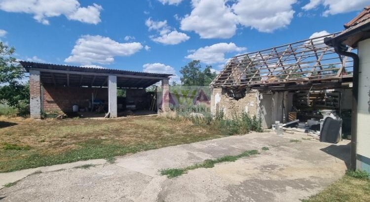Bogojevo – Veliki plac, svetao dnevni boravak i prilika za mirniji život